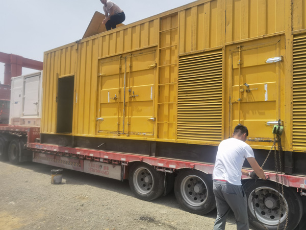 防城除了负载情况和发动机维护，还有哪些因素会影响 200kw 柴油发电机的油耗？